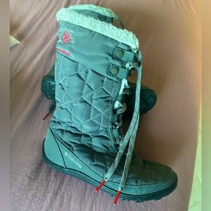 Columbia woman winter boots sz 5.5
